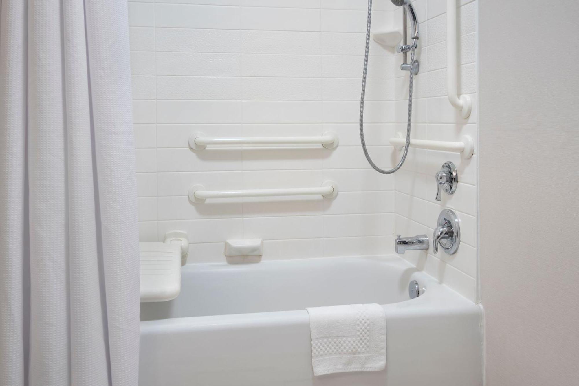 Fairfield Inn & Suites By Marriott Watertown Thousand Islands Екстериор снимка